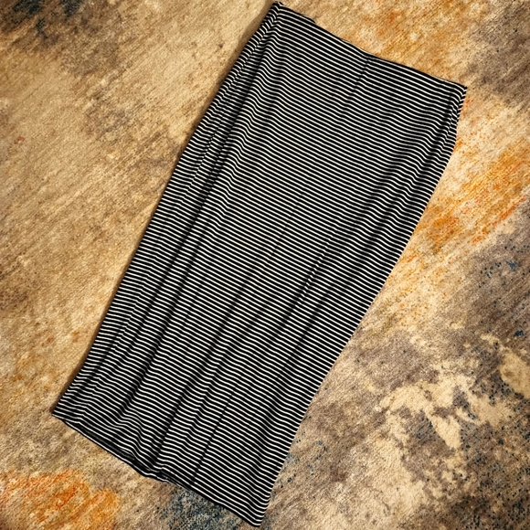 ** 2/$20 ** Old Navy Stripe Knit Pull On Midi/Pencil Skirt - Picture 1 of 8